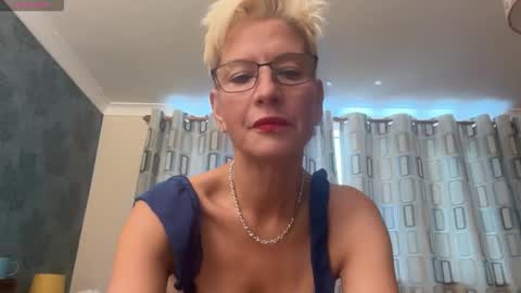 Snapshot of jennyhazel69 chatting on 10-19-25, 08:37 JennyHazel online show from 10-19-25, 08:37