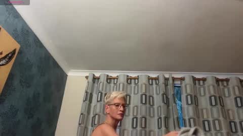 Snapshot of jennyhazel69 chatting on 10-28-25, 04:53 JennyHazel online show from 10-28-25, 04:53