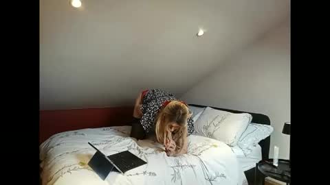 Jenny Jay online show from 02-16-26, 01:29