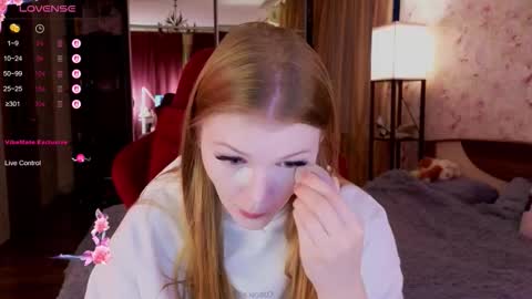 Snapshot of jennykiss11 chatting on 10-12-25, 03:00 your dream online show from 10-12-25, 03:00