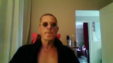 Snapshot of jerflor chatting on 10-22-25, 02:06 jerflor online show from 10-22-25, 02:06