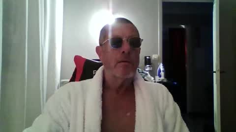 Snapshot of jerflor chatting on 10-29-25, 03:58 jerflor online show from 10-29-25, 03:58