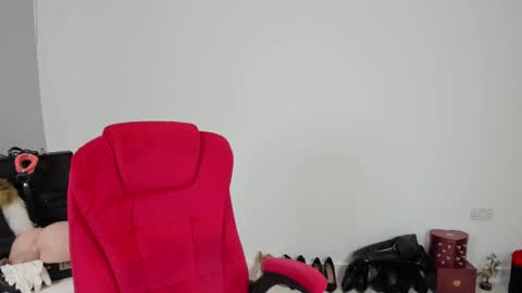 Snapshot of jesicacoper chatting on 12-14-24, 01:50 MistressJesicaCoper online show from 12-14-24, 01:50