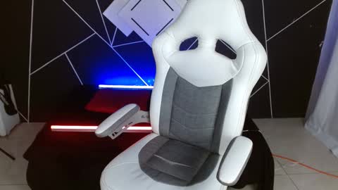 Snapshot of jesiclark chatting on 01-22-25, 01:53 sofi online show from 01-22-25, 01:53