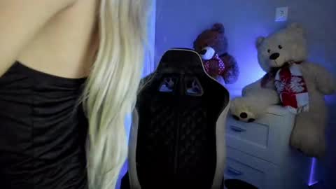 jess1ca_rabb1t online show from 01-22-25, 09:46