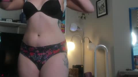 Snapshot of jessebangs chatting on 02-04-25, 11:38 Jesse online show from 02-04-25, 11:38