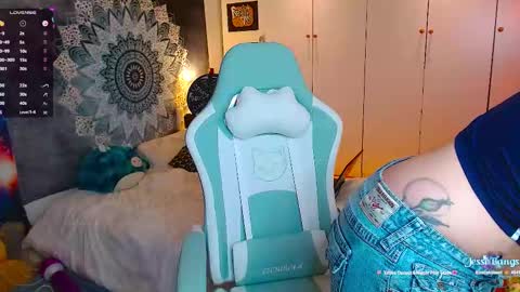 Snapshot of jessebangs chatting on 11-03-25, 09:16 Jesse online show from 11-03-25, 09:16