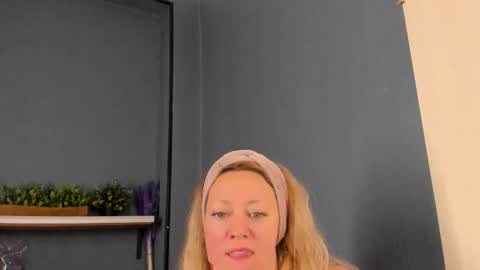 Jessica online show from 10-26-25, 04:02