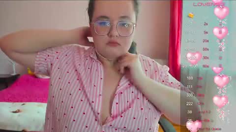Snapshot of jessica_joy_ chatting on 06-18-26, 06:35 Natalia online show from 06-18-26, 06:35