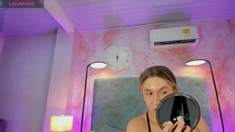 Snapshot of jessicameron chatting on 11-02-25, 11:07 JESSI AND NAOMI online show from 11-02-25, 11:07