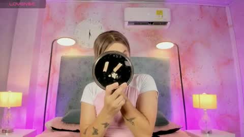 Snapshot of jessicameron chatting on 11-09-25, 11:36 JESSI AND NAOMI online show from 11-09-25, 11:36