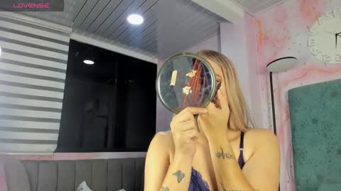 Snapshot of jessicameron chatting on 12-20-25, 11:12 JESSI AND NAOMI online show from 12-20-25, 11:12