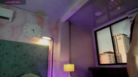 Snapshot of jessicameron chatting on 12-22-25, 09:01 JESSI AND NAOMI online show from 12-22-25, 09:01