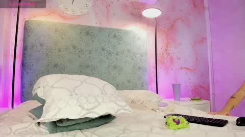 Snapshot of jessicameron chatting on 01-15-26, 12:26 JESSI AND NAOMI online show from 01-15-26, 12:26