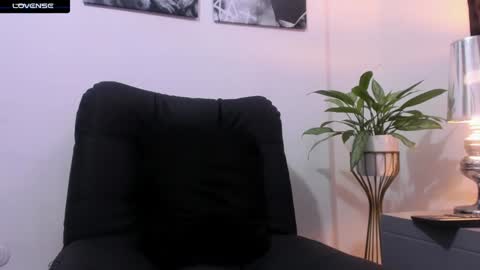 Snapshot of jessid_cutson chatting on 12-27-24, 09:32 Jessid online show from 12-27-24, 09:32