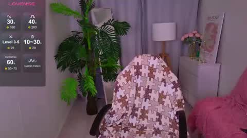 Snapshot of jessiestarz chatting on 06-17-26, 01:56 Jessi online show from 06-17-26, 01:56