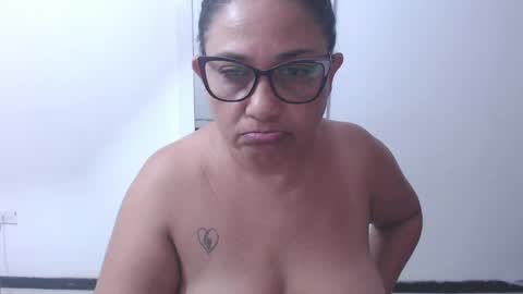 paola online show from 04-11-26, 09:46