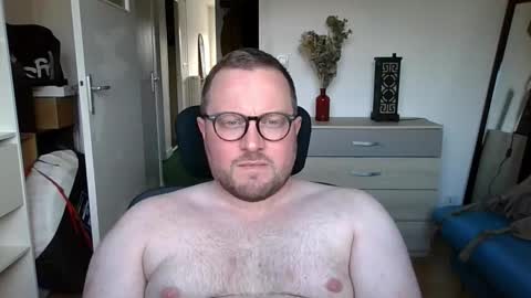 jeuneloup92 online show from 09-25-25, 04:21