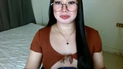 Snapshot of jewel_28 chatting on 12-19-24, 08:34 Jewel online show from 12-19-24, 08:34