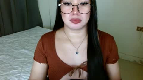 Snapshot of jewel_28 chatting on 12-19-24, 11:46 Jewel online show from 12-19-24, 11:46