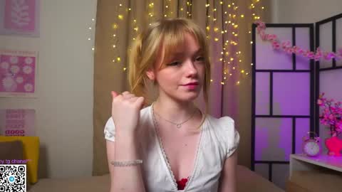 Gwen online show from 04-08-26, 08:53