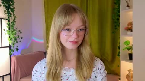 Gwen online show from 04-15-26, 08:09