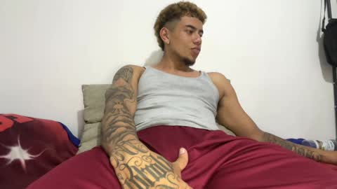 Snapshot of jeyzd25 chatting on 03-02-25, 02:41 Onlyfans Twitter online show from 03-02-25, 02:41