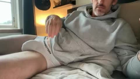 Snapshot of jgol519 chatting on 11-04-25, 09:52 James online show from 11-04-25, 09:52