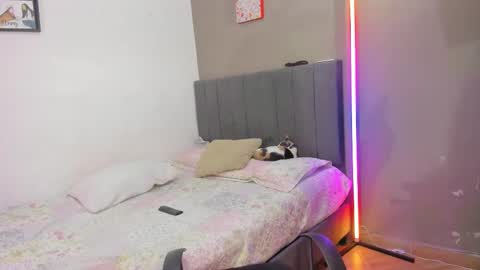 Snapshot of jhacky_sweet chatting on 10-25-25, 04:31 jhackelin My independent account online show from 10-25-25, 04:31