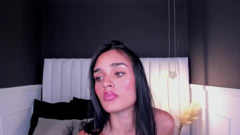 Snapshot of jhoanaduran_ chatting on 01-18-25, 11:22 Jhoana online show from 01-18-25, 11:22