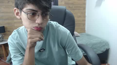 Snapshot of jhoellx chatting on 01-30-25, 12:37 Jhoel online show from 01-30-25, 12:37