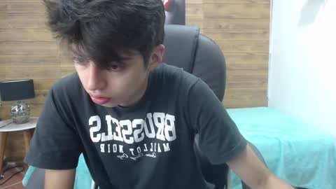 Snapshot of jhoellx chatting on 02-04-25, 12:33 Jhoel online show from 02-04-25, 12:33