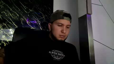 Snapshot of jhon_gottti chatting on 11-19-25, 03:28 jhon online show from 11-19-25, 03:28