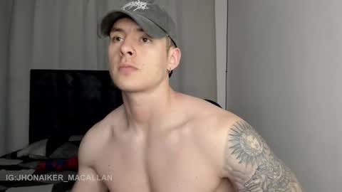 Snapshot of jhonny_macallan chatting on 03-17-26, 01:54 Jhonaiker online show from 03-17-26, 01:54