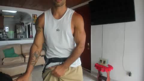 Snapshot of jhonnyxxfitnexx chatting on 11-18-25, 07:07 jh online show from 11-18-25, 07:07