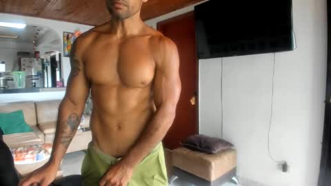 Snapshot of jhonnyxxfitnexx chatting on 05-13-26, 06:05 jh online show from 05-13-26, 06:05