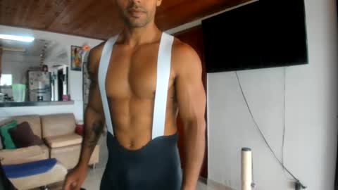 Snapshot of jhonnyxxfitnexx chatting on 05-26-26, 03:08 jh online show from 05-26-26, 03:08
