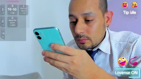 Snapshot of jhonyalzate chatting on 12-12-24, 06:03 Jhony Alzate online show from 12-12-24, 06:03