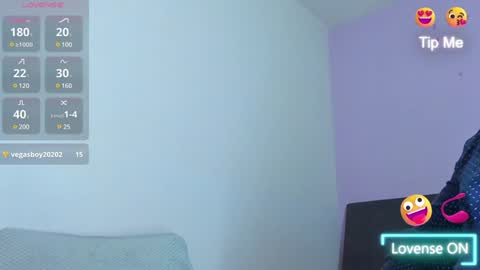 Snapshot of jhonyalzate chatting on 12-18-24, 07:58 Jhony Alzate online show from 12-18-24, 07:58