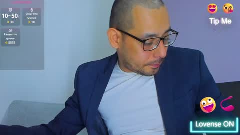 Snapshot of jhonyalzate chatting on 12-28-24, 03:37 Jhony Alzate online show from 12-28-24, 03:37