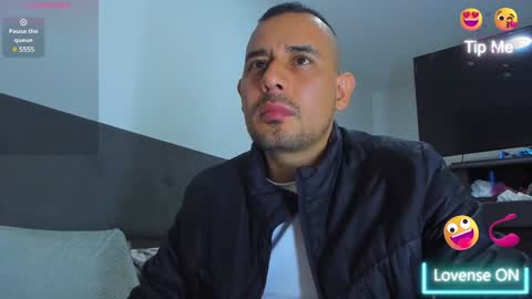 Snapshot of jhonyalzate chatting on 02-03-25, 01:30 Jhony Alzate online show from 02-03-25, 01:30