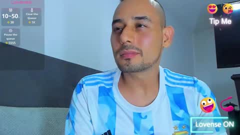 Snapshot of jhonyalzate chatting on 02-13-25, 02:12 Jhony Alzate online show from 02-13-25, 02:12