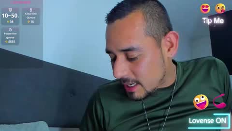 Snapshot of jhonyalzate chatting on 02-27-25, 02:32 Jhony Alzate online show from 02-27-25, 02:32