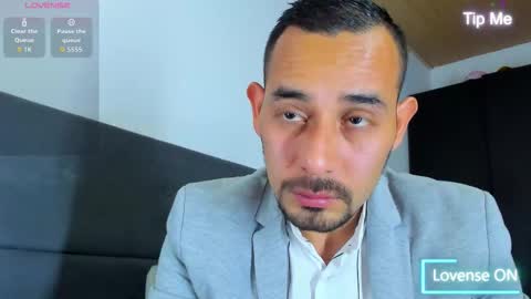 Snapshot of jhonyalzate chatting on 09-18-25, 02:57 Jhony Alzate online show from 09-18-25, 02:57