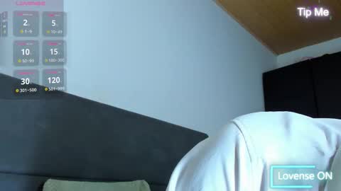 Snapshot of jhonyalzate chatting on 10-16-25, 02:45 Jhony Alzate online show from 10-16-25, 02:45