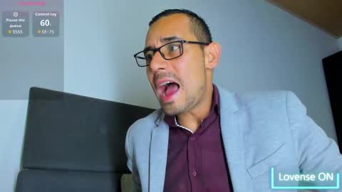 Snapshot of jhonyalzate chatting on 12-18-25, 01:11 Jhony Alzate online show from 12-18-25, 01:11