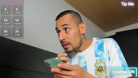 Snapshot of jhonyalzate chatting on 07-19-26, 04:16 Jhony Alzate online show from 07-19-26, 04:16