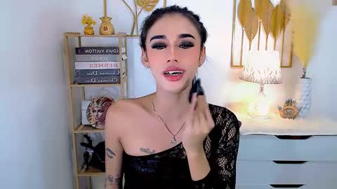 julie online show from 12-22-24, 04:39