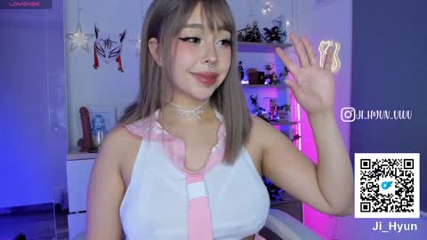 Snapshot of ji_hyun chatting on 02-02-25, 11:21 Ji online show from 02-02-25, 11:21