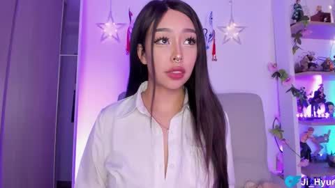 Snapshot of ji_hyun chatting on 09-18-25, 10:34 Ji online show from 09-18-25, 10:34